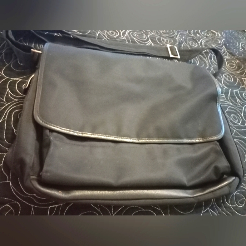 Black EXPRESS Messenger Bag